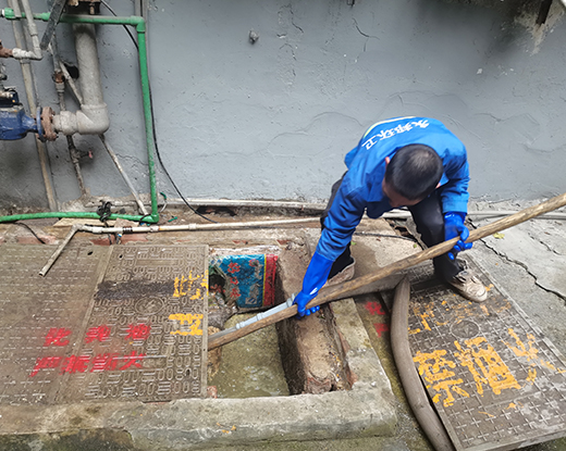 齐干却勒街道清掏化粪池